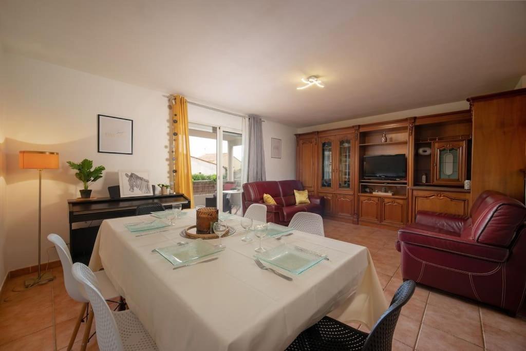 Appartement Tout Equipe Terrasse Et Parking Prive Marsella Exterior foto